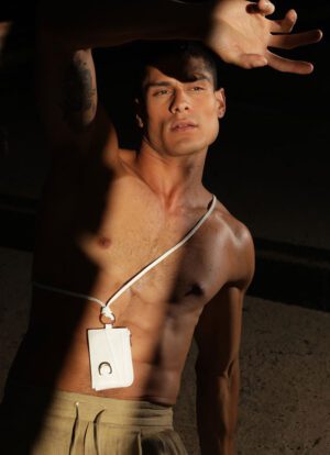 LEATHER ZIPPED CARD HOLDER / WALLET