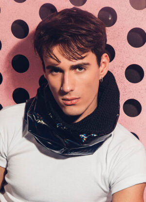 REFLECTED VINYL SNOOD