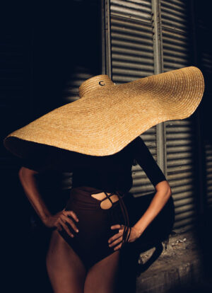 OVERSIZED STRAW CONSTASEA HAT